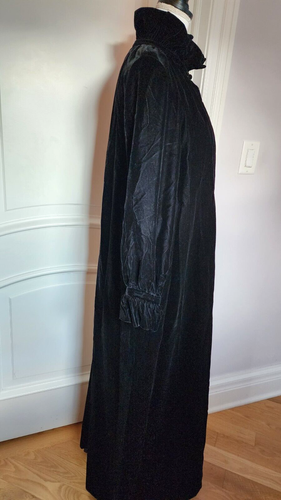 Maxi bata de colección VICTORIA ROYAL Ltd forrada de terciopelo negro cierre de un botón talla 12 - Imagen 5 de 12