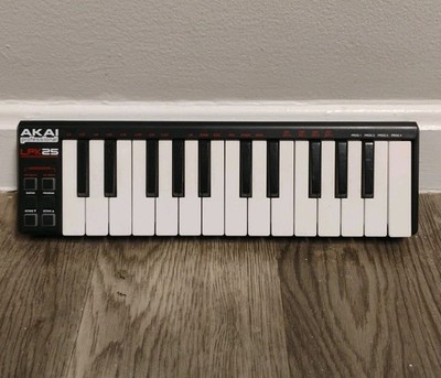 Akai Professional LPK25 Portable Wireless Midi Keyboard USB NO CABLE INCL Tested