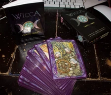 Wicca Oracle Cards, Artwork by Chatriya Hemharnvibul, Lo Scarabeo, Torino, Used