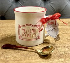 Taza Rae Dunn Mrs Claus’ Cookie Co con cuchara Jingle Bell a juego nueva con etiquetas Navidad