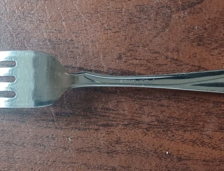 Set of 4 ONEIDA USA Stainless FLIGHT RELIANCE Salad Forks 6-1/2" NICE !!