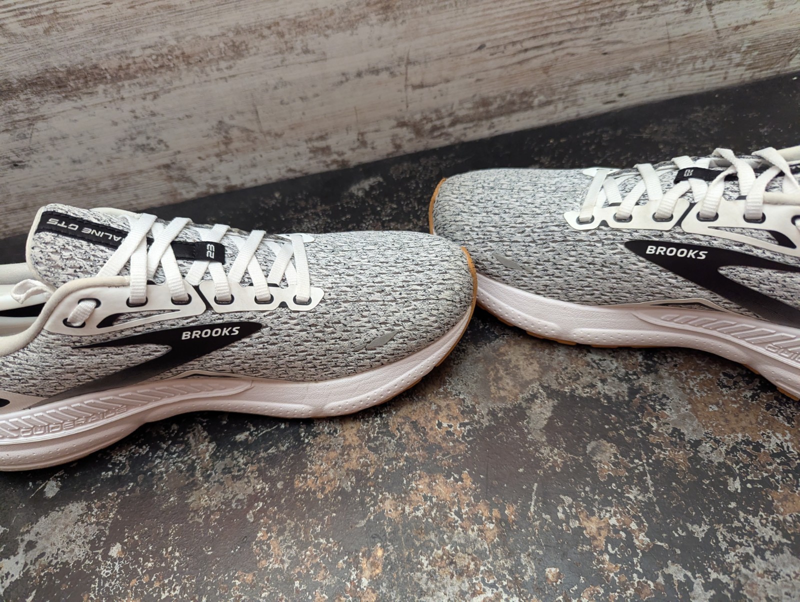 Womens Brooks Adrenaline GTS 23 Running Shoes Sz 10 Used 1203811B112 thumbnail 14