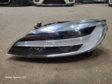 Volvo V40 Headlight Passenger Side LED 2016 – 2019 31467078 (Facelift)