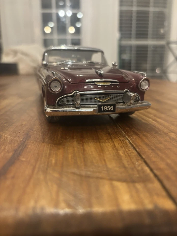 Danbury Como Nuevo Edición Limitada 1956 Desoto Sportsman Cupé Dos Tonos Granate Foto 3 de 4