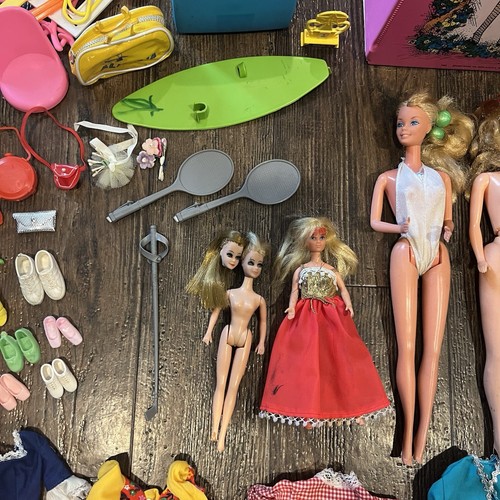 Vintage 1968 The World Of Barbie Double Doll Case Lot Dolls And Accessories - Picture 3 of 24