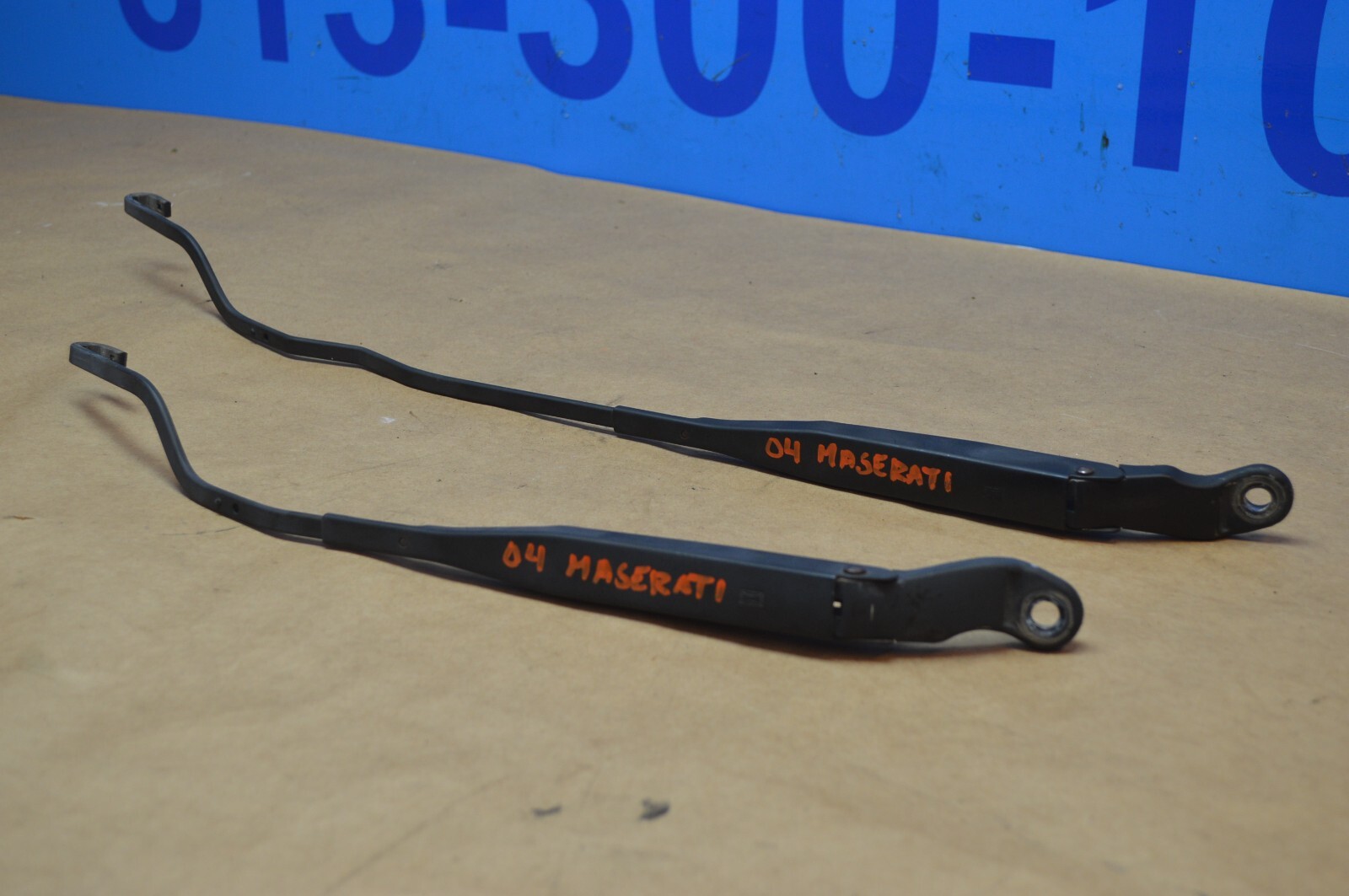 2004 M138 MASERATI M128 GT WINDSHIELD WIPER WIPERS ARM ARMS LEFT & RIGHT PAIR