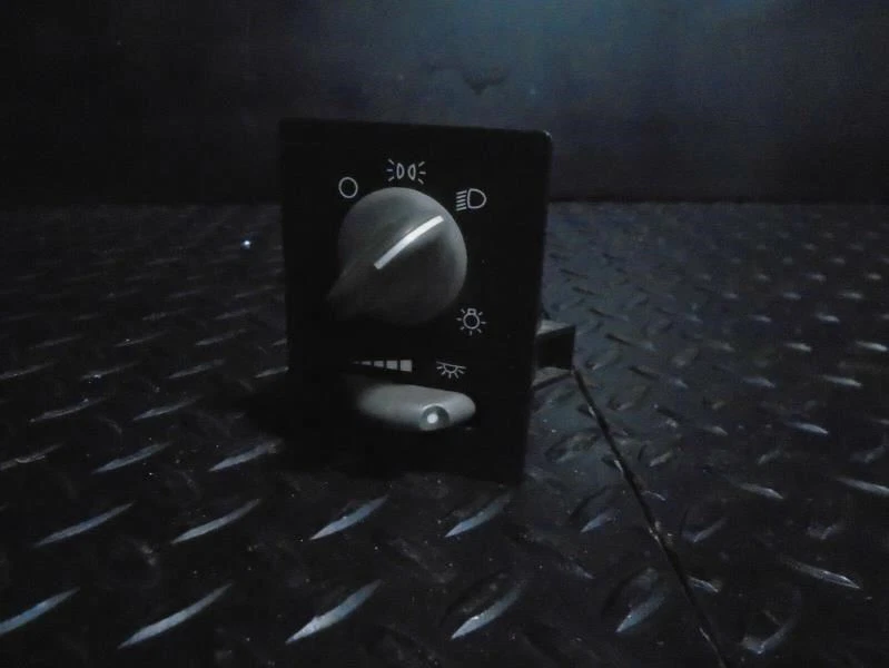 Interruptor de control del atenuador de faros Pontiac Montana 2002 Foto 2 de 4