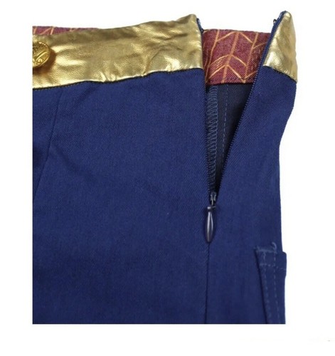 *LOT OF 2 NEW ITEMS* NEW W/TAGS WONDER WOMAN COSPLAY SHORTS SIZE S & WW84 SOCKS - Picture 6 of 8