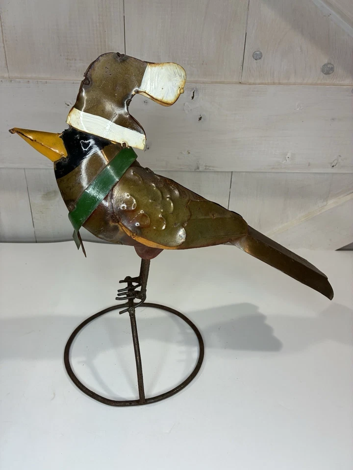 Escultura de metal pintada a mano pájaro rojo cardenal rústico soldado Santa sombrero de Navidad Foto 4 de 4