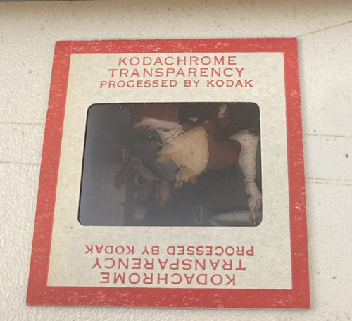De colección Rojo Kodachrome 35mm Diapositiva Años 50 Salón Cerveza Hombre Mujer A56-8 - Imagen 4 de 4