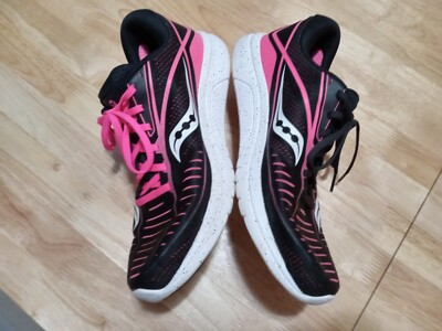 Mens Saucony Kinvara S20467-25 Run For Good Breast Cancer Sneakers  Shoes