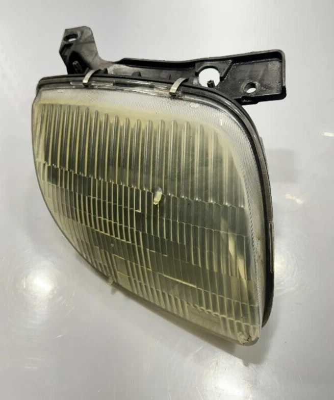 1995-2002 PONTIAC SUNFIRE RIGHT FRONT HEADLIGHT 16526020 GENUINE OEM USED PART - Image 4 of 4