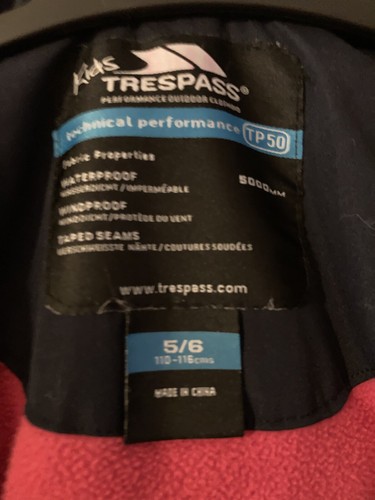 Girls Trespass Winter Jacket 5-6years - Picture 4 of 7