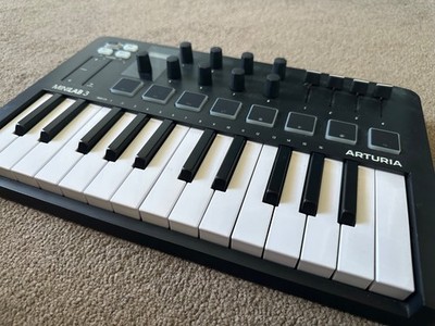 Arturia MiniLab 3 USB keyboard MIDI controller music production 25-key 8 pads