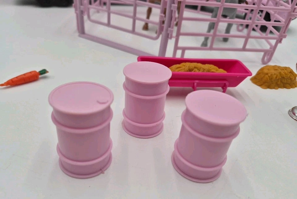 Valley Ranch Pink Pick Up Truck And Horse Trailer Playset - Image 3 of 4