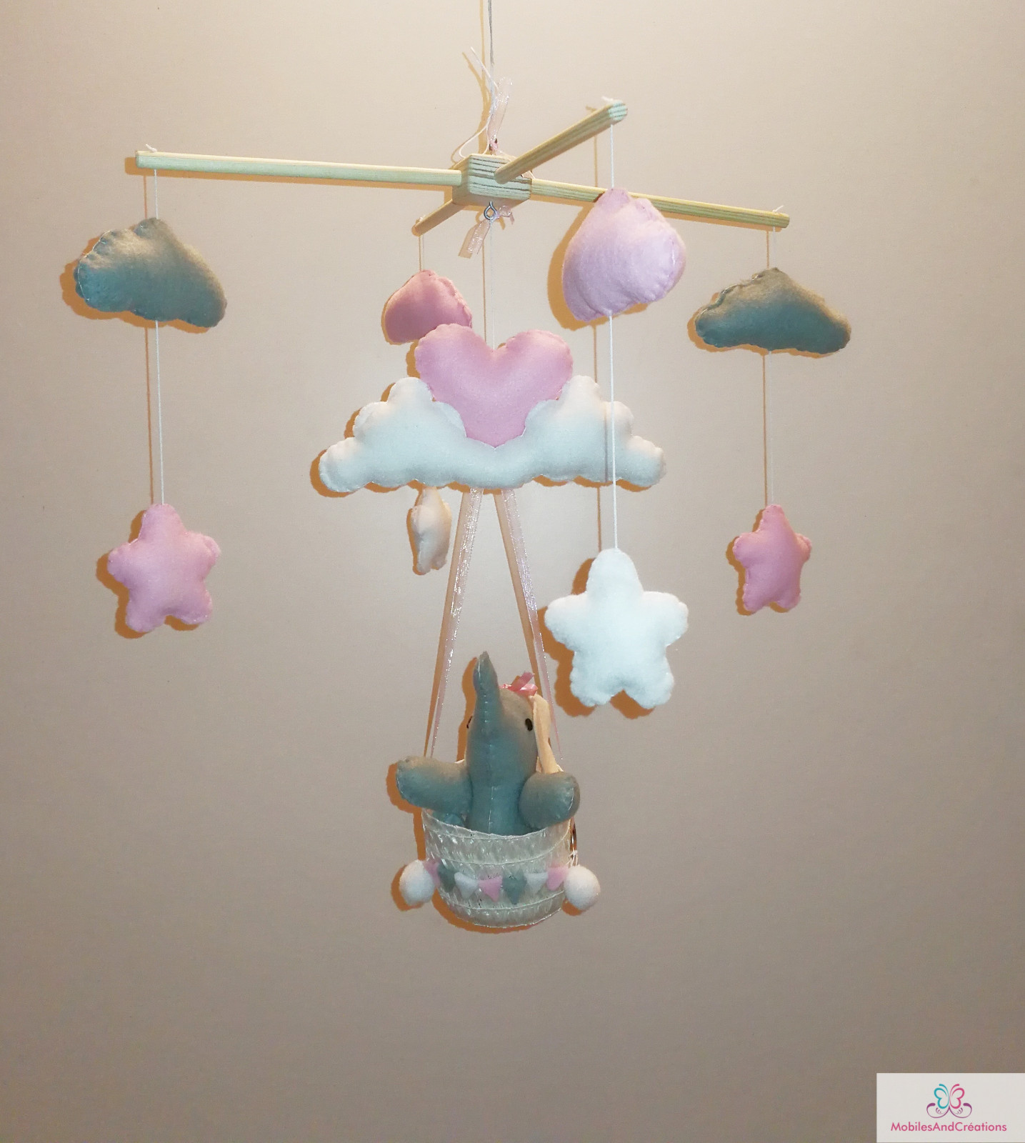 Mobile bébé éléphant d'exception en bois et coton French Art