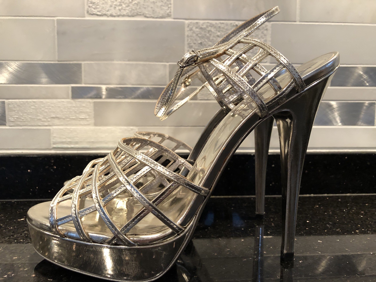 Nuovo Yves Saint Laurent Rive Gauche iconici tacchi plateau argento 40