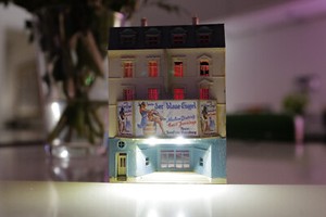 Historic Apartment block & Metropol Cinema for n-gauge model railway with light