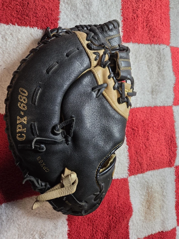 Excelente estado usado, boa qualidade. LUVA APANHADORA DE BEISEBOL. R-throw - Imagem 2 de 4