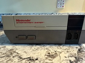 Nintendo Classic NES-001 Video Game Console with Controllers Star Master Zapper