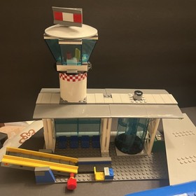 Lego City 60104 Airport Passenger Terminal With Extras - Limo Missing Figures