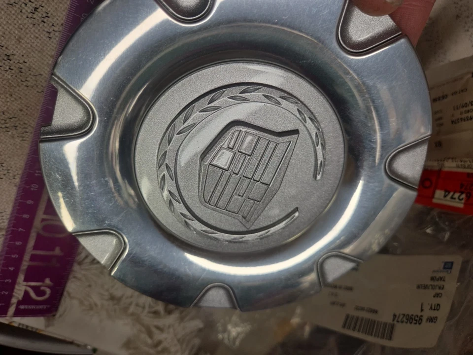 2003 - 2005 CADILLAC SRX OEM 18" ALLOY WHEEL POLISHED CENTER CAP 9596275  - Image 3 of 4