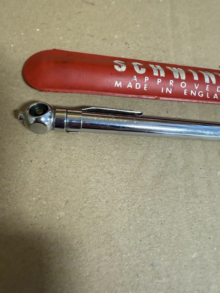 Manómetro y funda de presión de aire para neumáticos Schwinn England Vintage Shop Foto 2 de 4