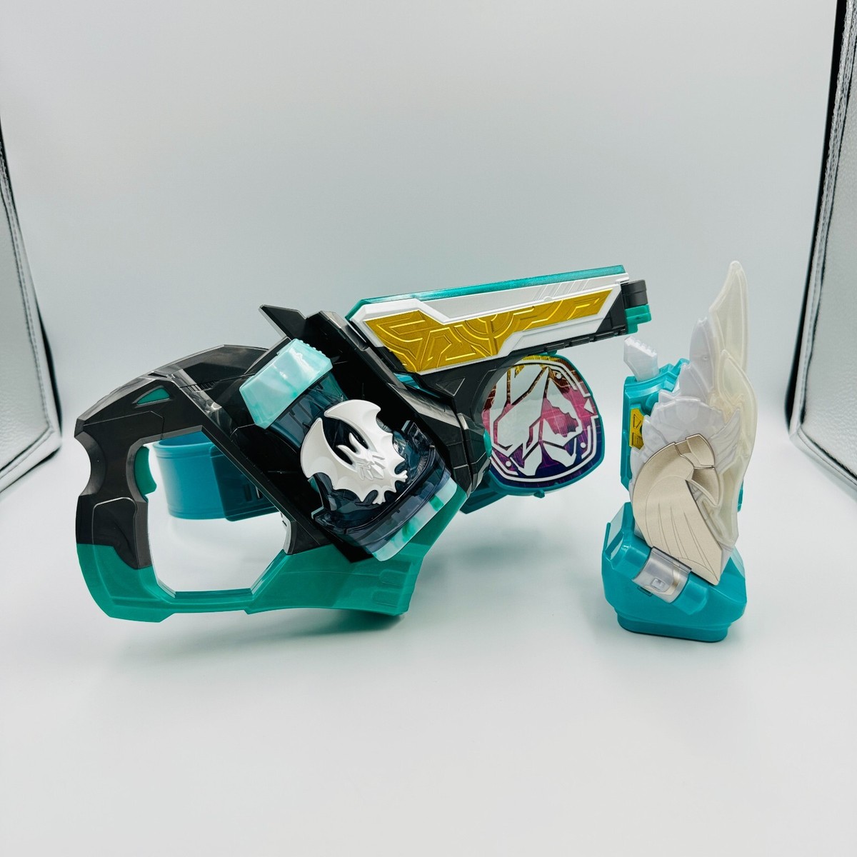 Kamen Rider Revice DX Two Sai Driver Belt & Holy Wing Vistamp