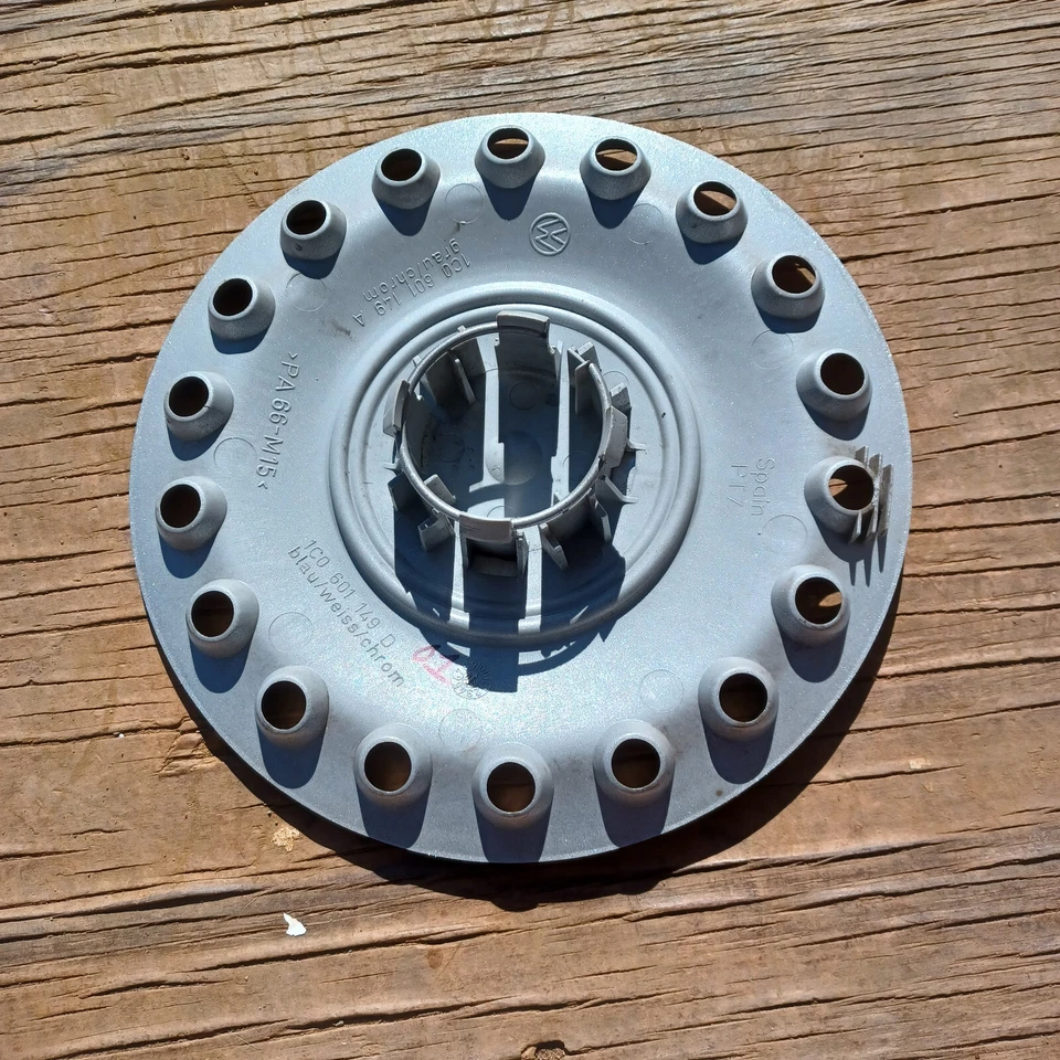 Tapa central VW Volkswagen Beetle, logo azul, 1998-2005 parte # 1C0 601149 D 01 Foto 3 de 3