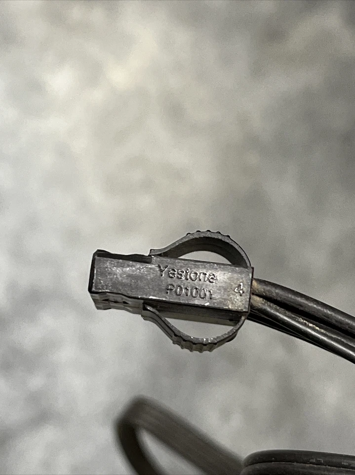 Corsair YESTONE P01001 CONNECTORS CABLE 4pin PCI-E / Peripheral to 6-Pin PCI-E - Image 2 of 4