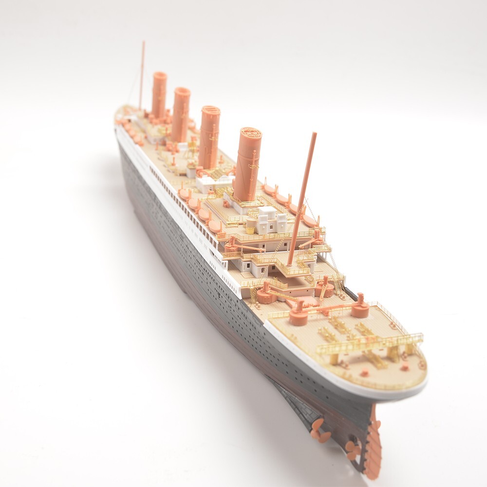 R.M.S. TITANIC 1/400模型キット Amazon.com: Academy The White Star Liner Titanic : Arts, Crafts