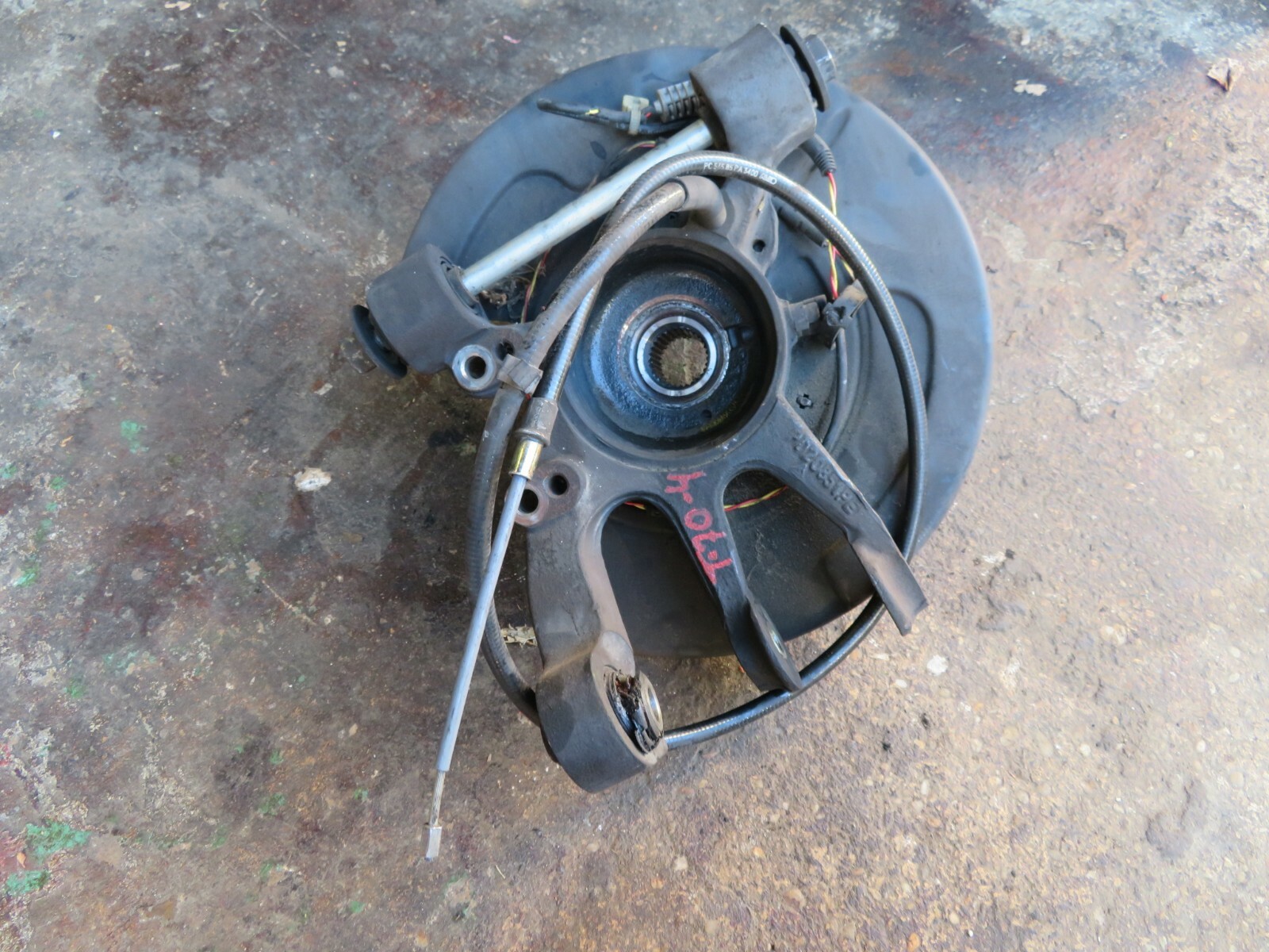 1999-2004 BENTLEY ARNAGE RED LABEL REAR LEFT DRIVER SIDE SPINDLE KNUCKLE OEM