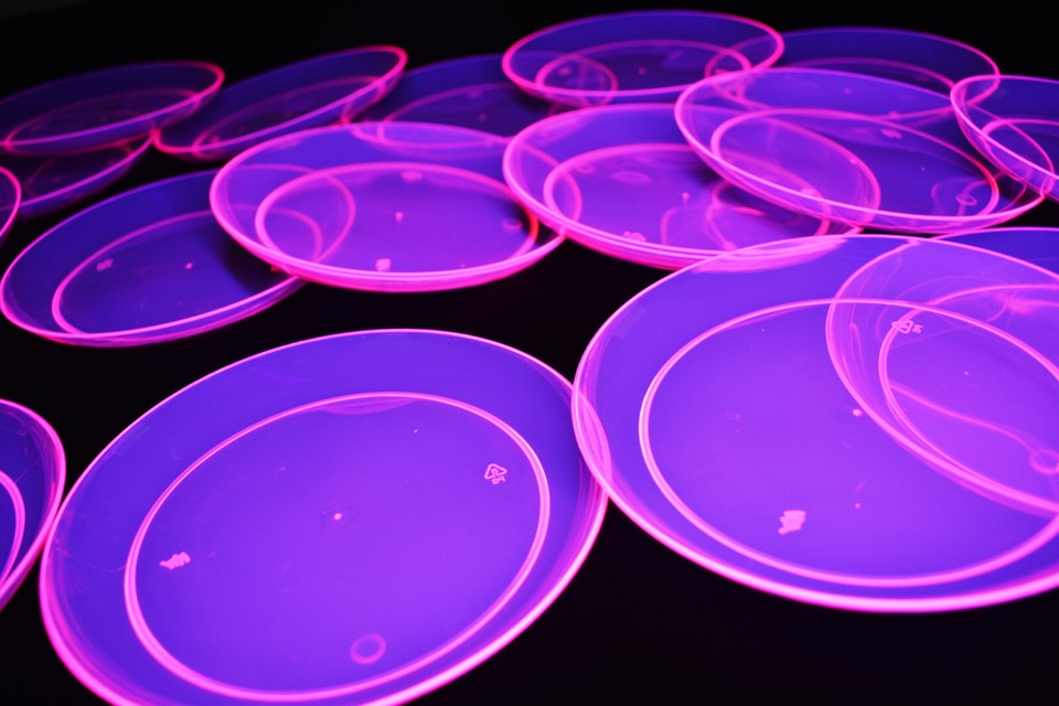 DirectGlow 6 inch 20ct Pink Blacklight Reactive Glow Neon Plastic Party