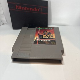 Vintage 1985 Nintendo NES  Home Console W/Gauntlet Complete Tested and Working!!