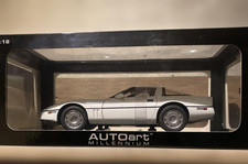 AUTOart 1/18 Chevrolet Corvette White Black