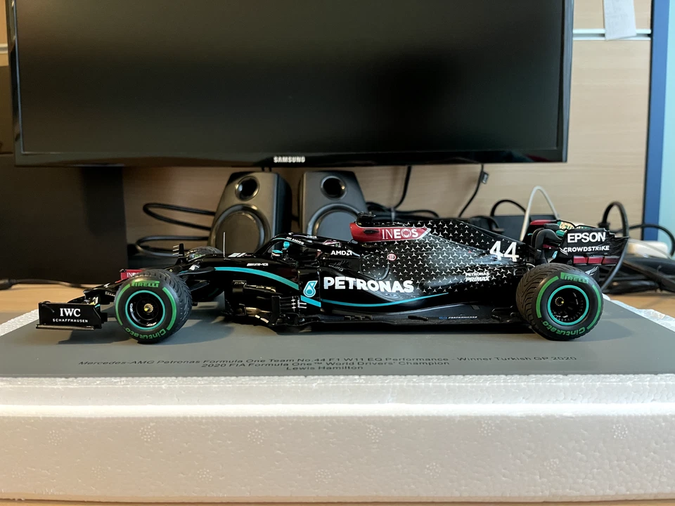 Spark Mercedes-AMG W11 1/18 Lewis Hamilton Turkish gp 2020 18S567 - Immagine 3 di 4