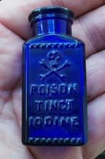 VINTAGE TINY 2 INCH KR-3 COBALT SKULL & CROSSBONES TINCT IODINE POISON BOTTLE