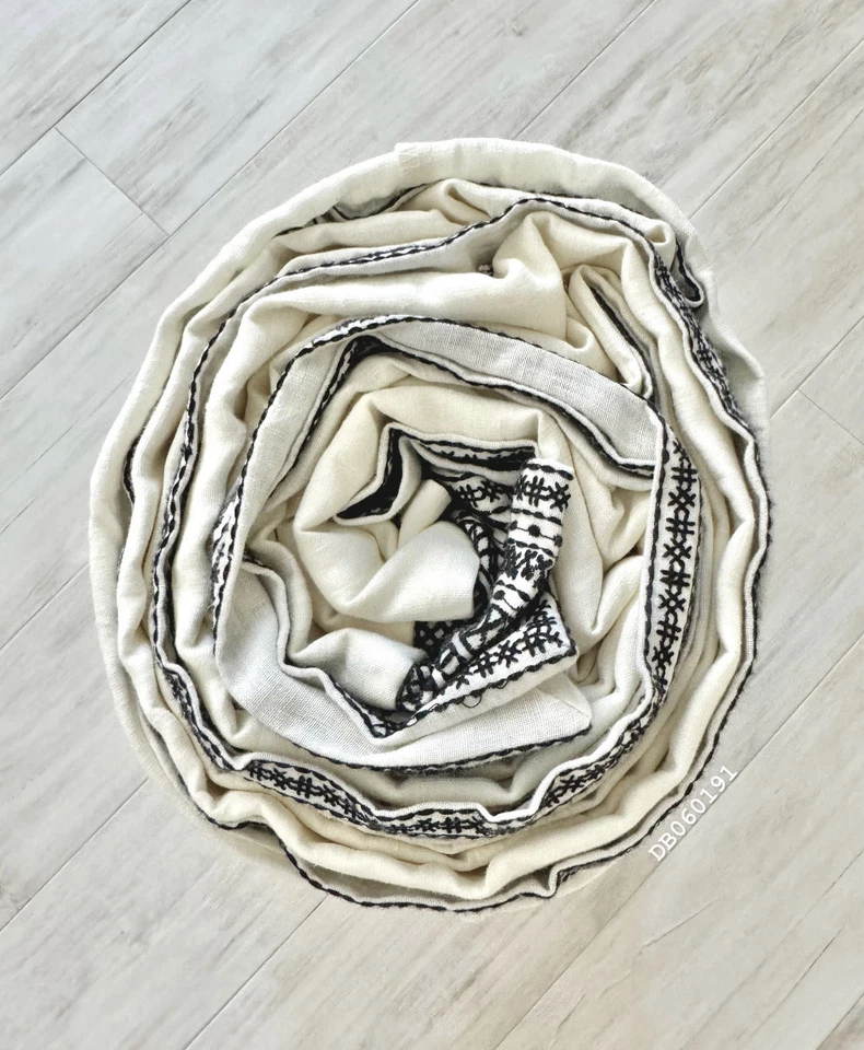 Funda nórdica de lino bordada 'Milou' con herrajes de restauración nueva en paquete/nueva con etiquetas, completa/queen Foto 2 de 4