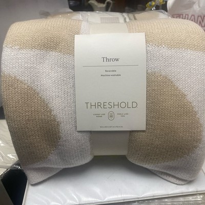 THRESHOLD Reversible Throw 50 x60 White & Beige Machine Washable