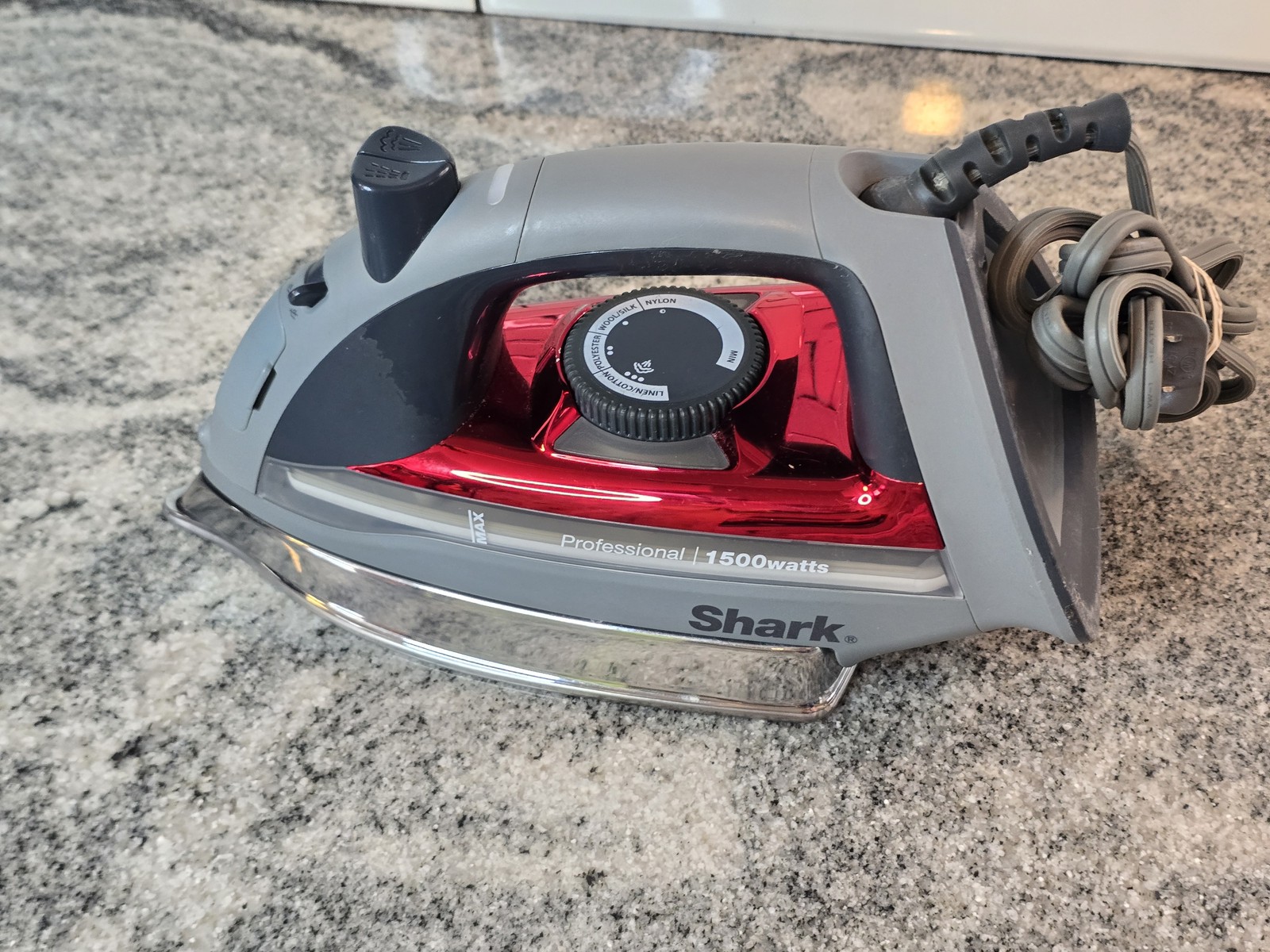 Gi305 1500w Stainless Steel Smooth Glide Soleplate