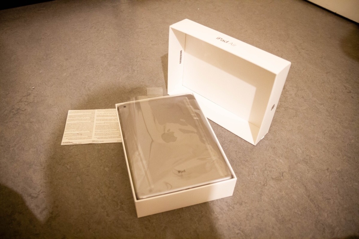COLLECTOR's Apple iPad Air 1st Gen Rare iOS 9 (9.3.3) 16GB Space