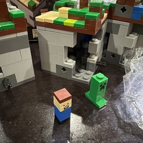 2012 LEGO 21102 Minecraft Micro World w/ Steve & Creeper Incomplete 