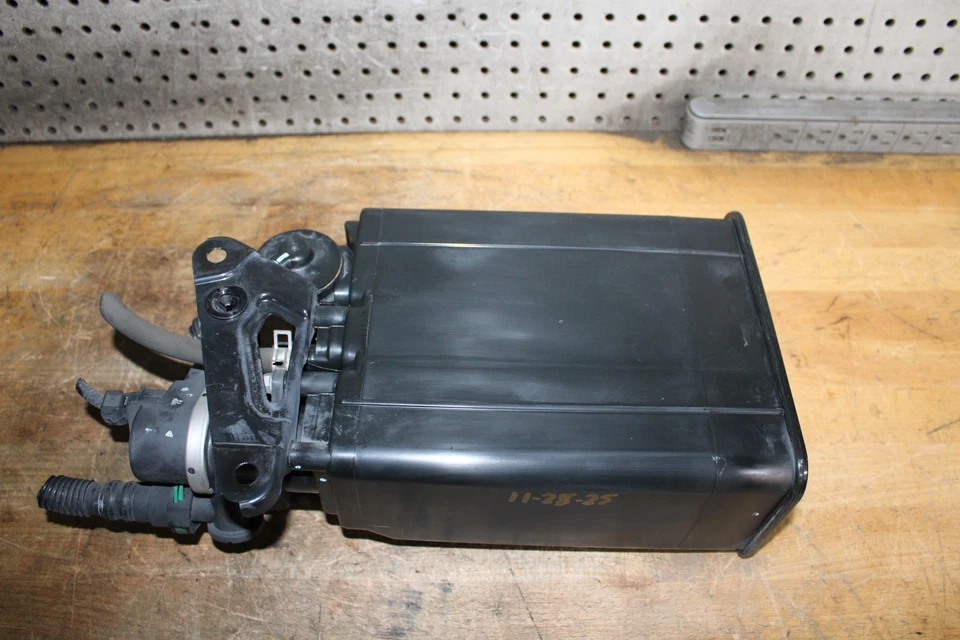 2009 2010 2011 2012 TOYOTA VENZA VASILHA DE CARVÃO VAPOR COMBUSTÍVEL FABRICANTE DE EQUIPAMENTO ORIGINAL 77740-0T010 - Imagem 4 de 4