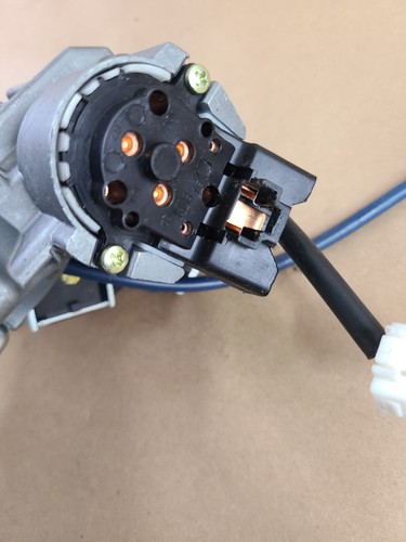 OEM 2011 - 2013 KIA SORENTO IGNITION LOCK CYLINDER SWITCH W/ KEY - Picture 2 of 15