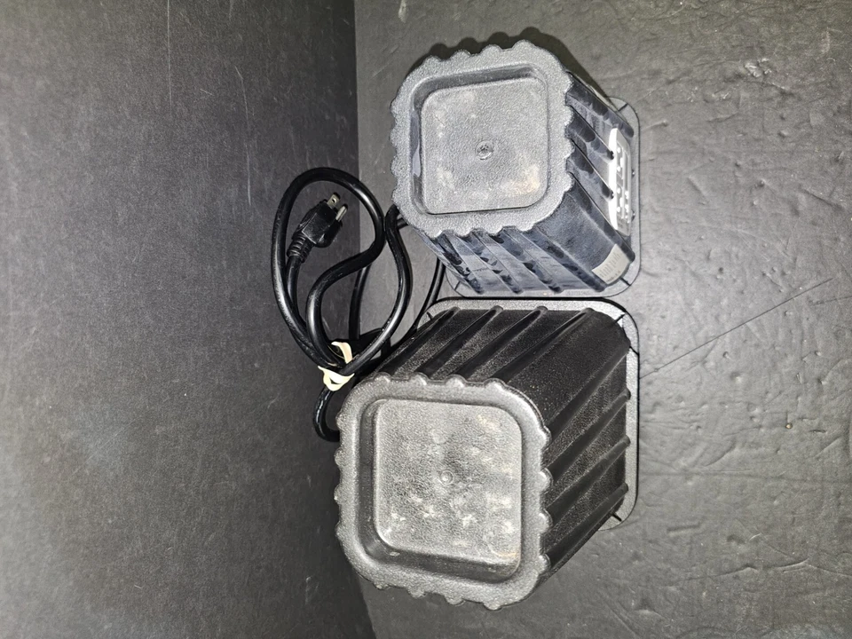 Elevadores de cama de plástico Intertek de 4 piezas con receptivos USB y toma de corriente 8" de elevación negros Foto 4 de 4