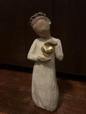 Willow Tree Figurine - Keepsake (holding gold heart) - #26132  Demdaco Sue Lordi