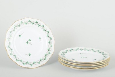 Herend, Ungarn. Set of six porcelain salad plates. Mid-20th century.