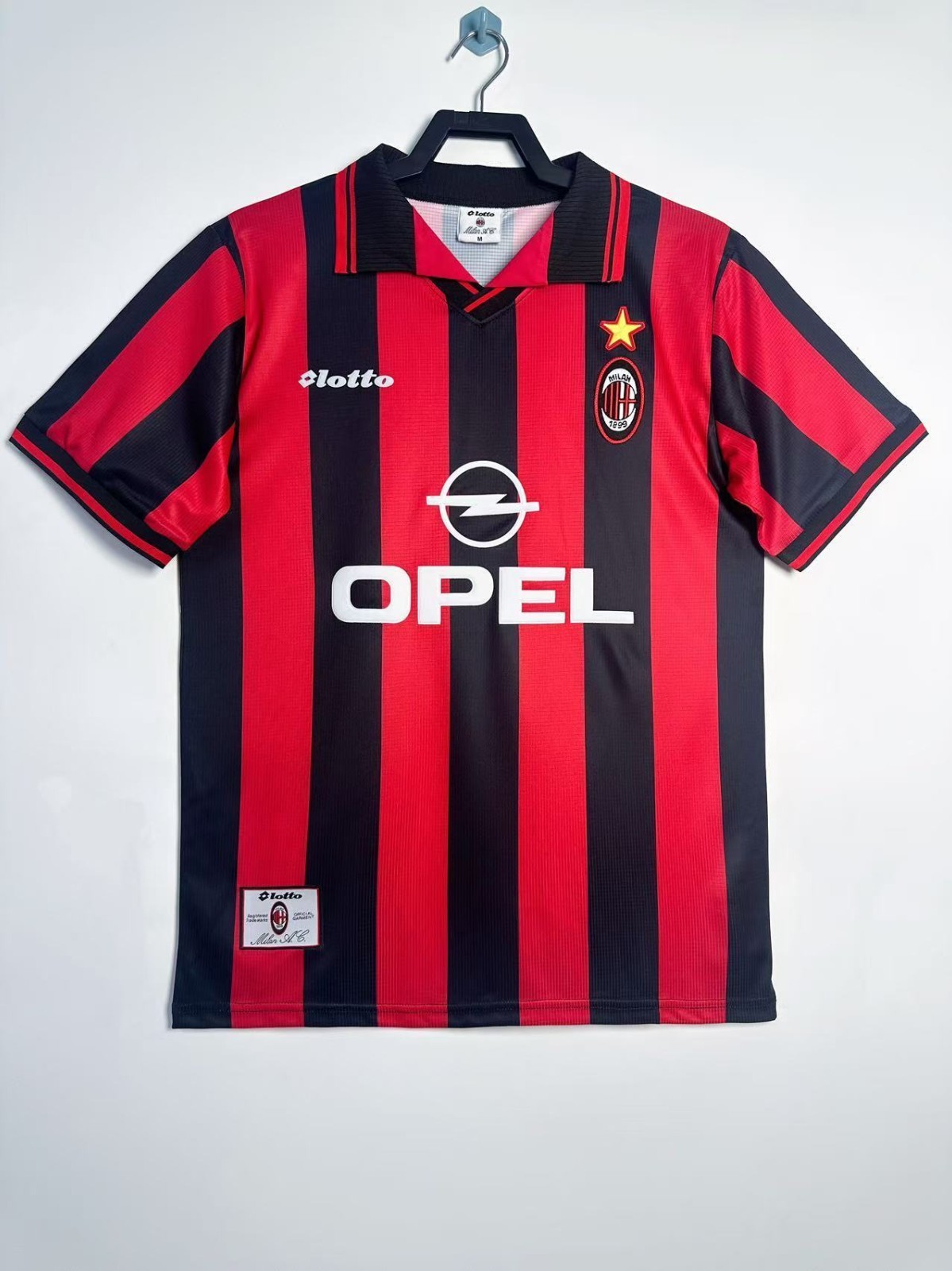 Maillot de collection AC Milan 1996 1997 avec broderies premium et col polo rétro