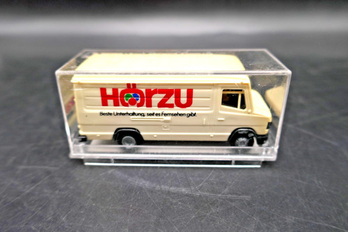 Furgoneta Mercedes HO 1:87 Revell Praline 84301 en estuche | Condition: Used