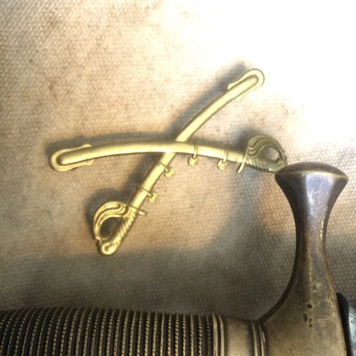 CIVIL WAR CROSSED SABERS U.S. CAVALRY INSIGNIA Orig  non Dug